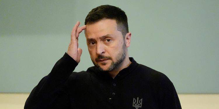 "Acredito que eles (governo do Brasil) apoiam a Rússia", declarou Zelensky (Mark Schiefelbein/Pool via REUTERS)